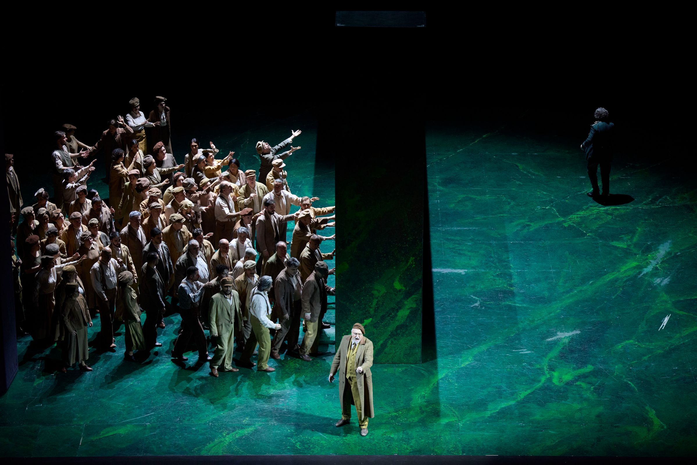 Michele Pertusi (Zaccaria) and chorus &copy; Luciano Romano
