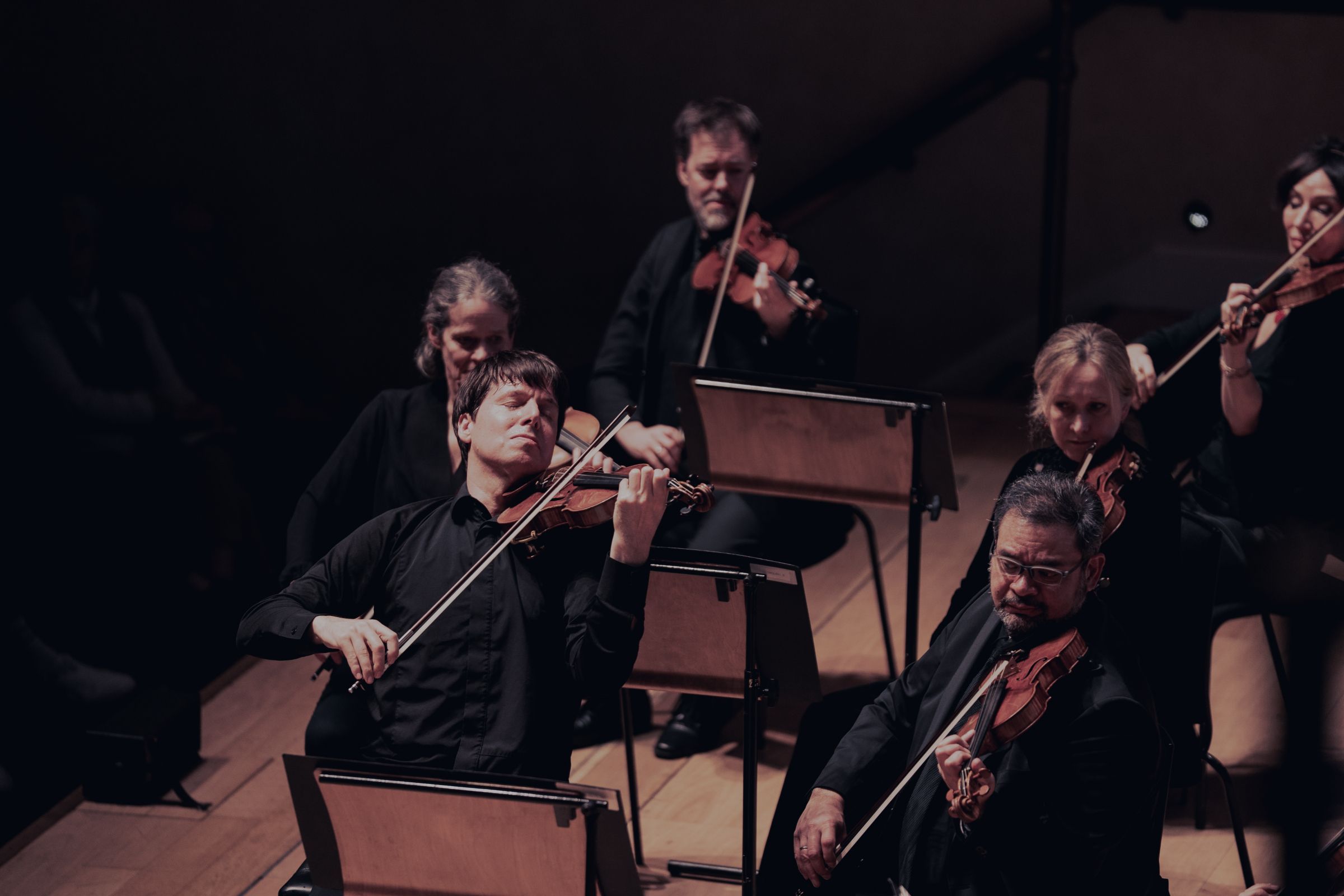 Joshua Bell leads the Academy of St Martin in the Fields &copy; Matthew Johnson