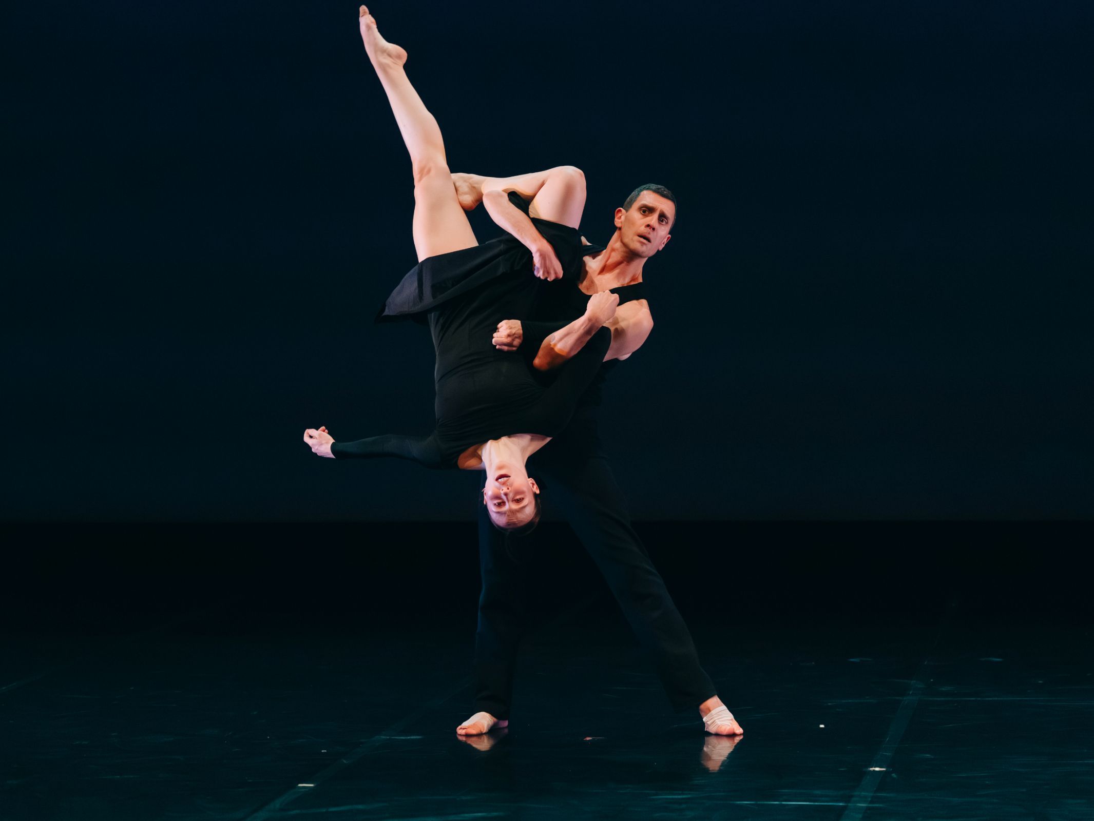 Eileih Muir and Jonathan Goddard in Robert Cohan's <i>Lacrymosa</i> &copy; Jimmy Parratt