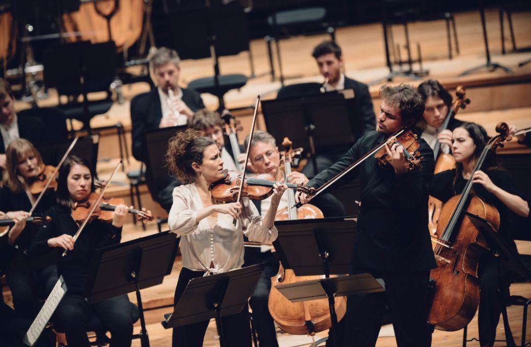 Lorenza Borrani, Timothy Ridout et l'Orchestre de Paris &copy; Denis Allard