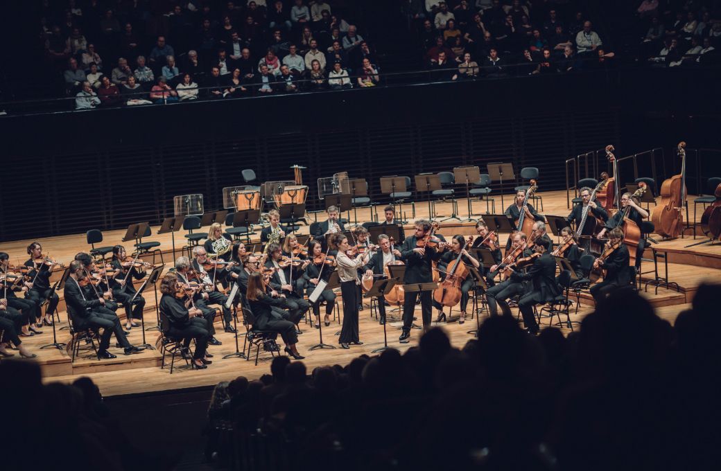 Lorenza Borrani, Timothy Ridout et l'Orchestre de Paris &copy; Denis Allard
