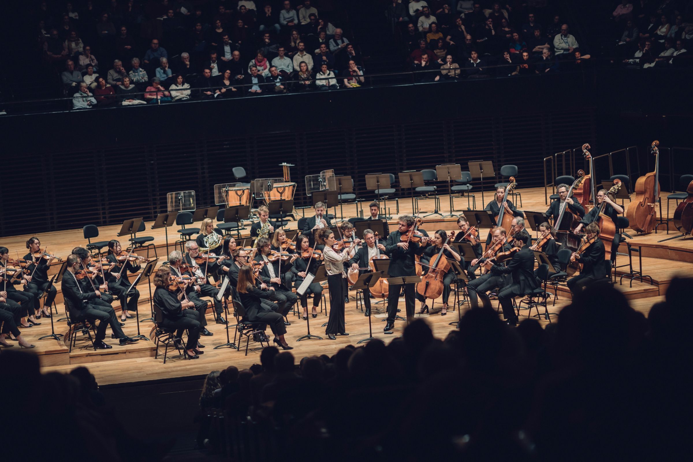 Lorenza Borrani, Timothy Ridout et l'Orchestre de Paris &copy; Denis Allard