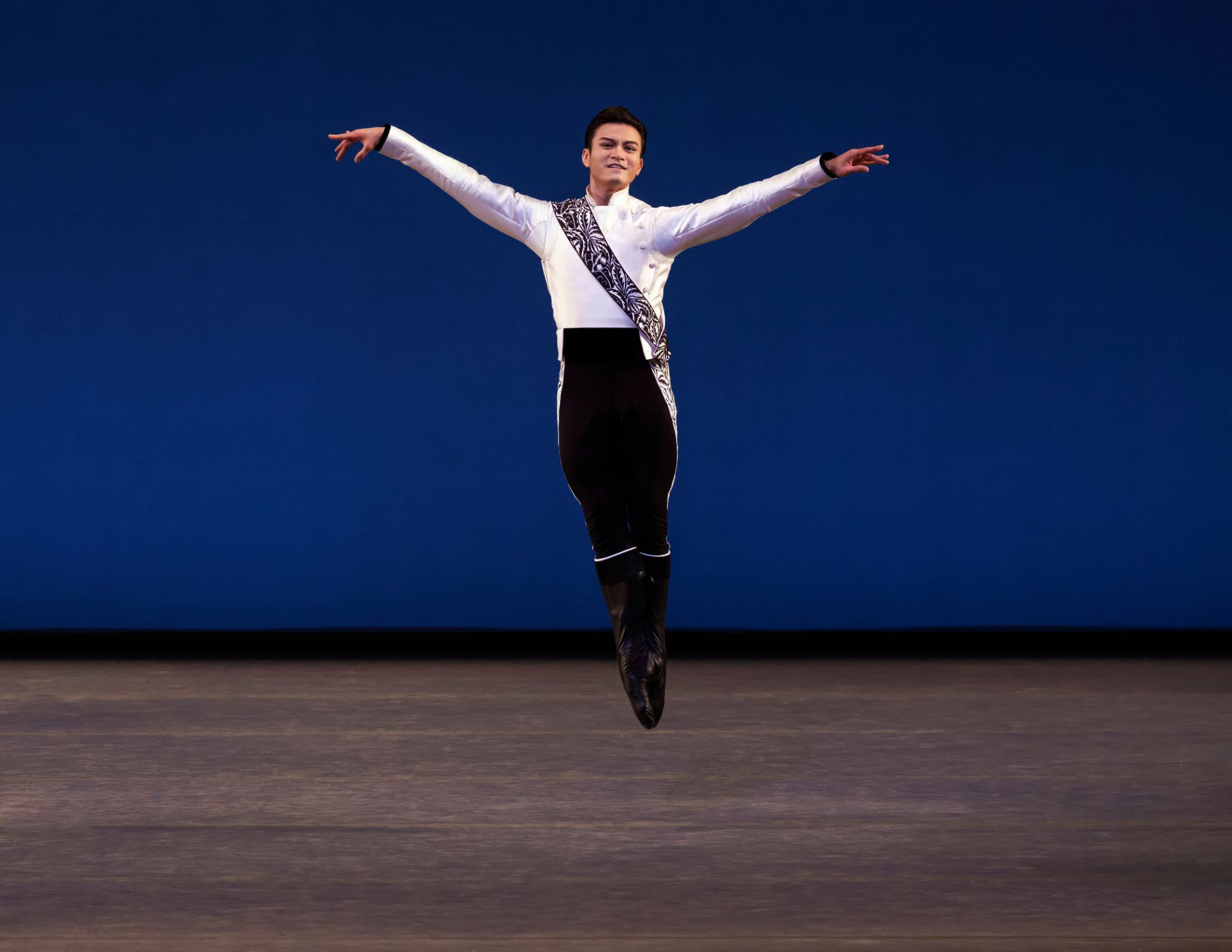 Chun Wai Chan in Alexei Ratmansky's <i>Paquita</i> © Erin Baiano