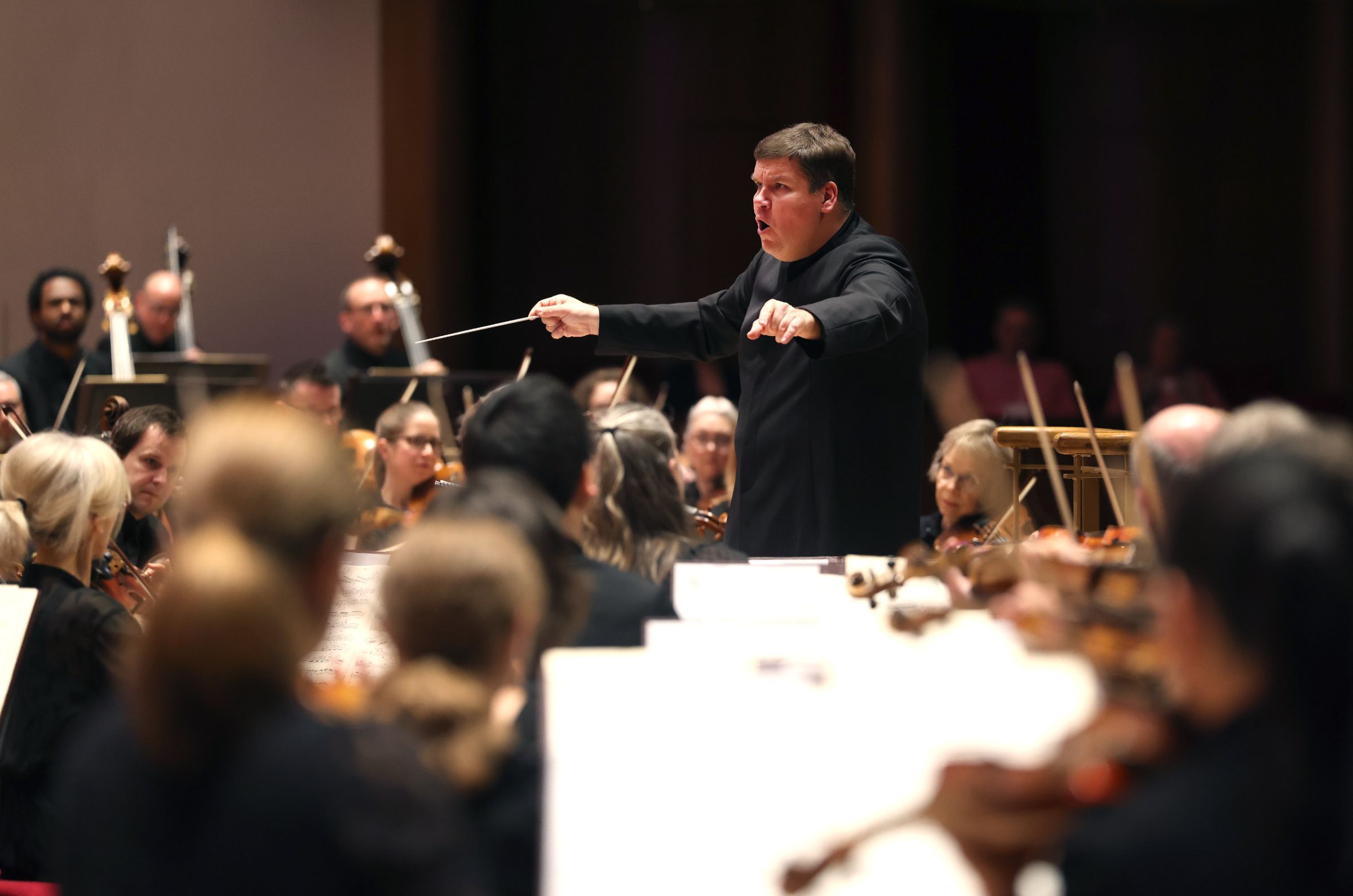 Andris Poga conducts the Royal Liverpool Philharmonic Orchestra © Gareth Jones