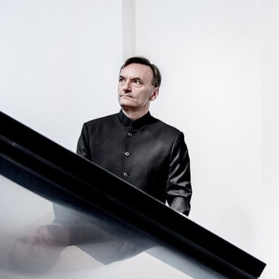 © Sim Canetty-Clarke