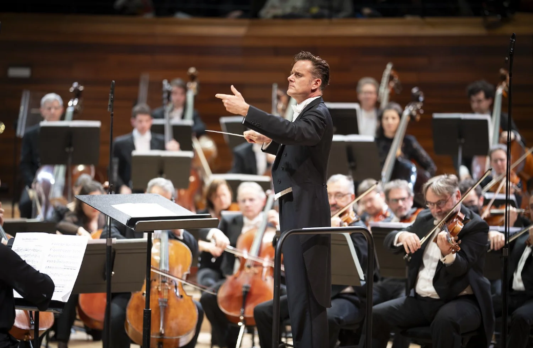 Philippe Jordan dirige l'Orchestre National de France (ici &agrave; Radio France) &copy; Christophe Abramowitz / Radio France