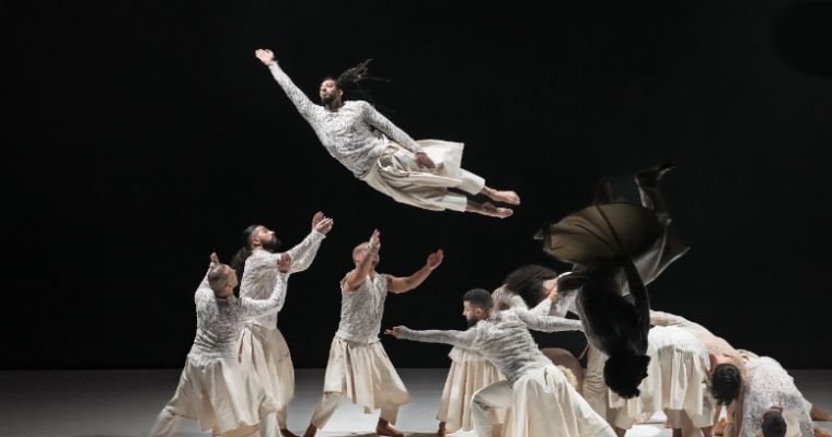 Compagnie Hervé Koubi in <i>What The Day Owes To The Night</i> © Steven Pisano