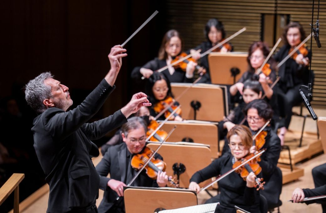 Thomas Ad&egrave;s conducts the New York Philharmonic &copy; Chris Lee