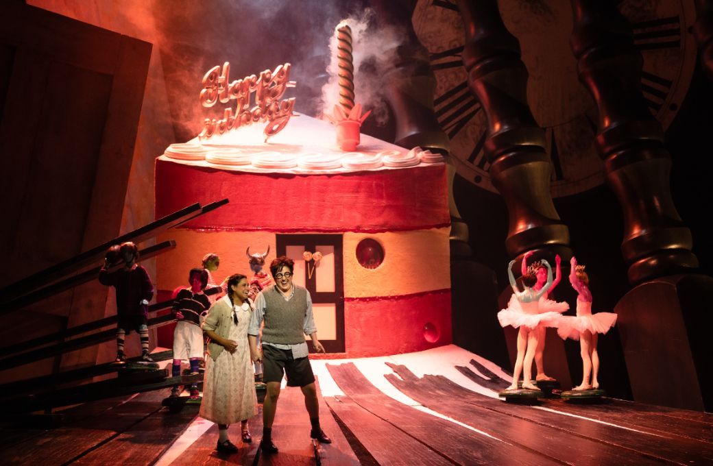 Stacey Alleaume (Gretel) and Margaret Plummer (Hansel) &copy; Carlita Sari