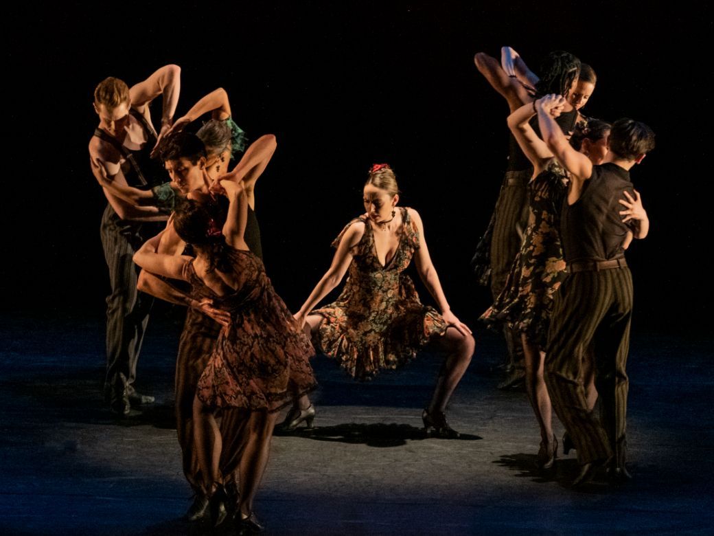 Jessica Ferretti and Company in Paul Taylor's <i>Piazzolla Caldera</i> © Ron Thiele