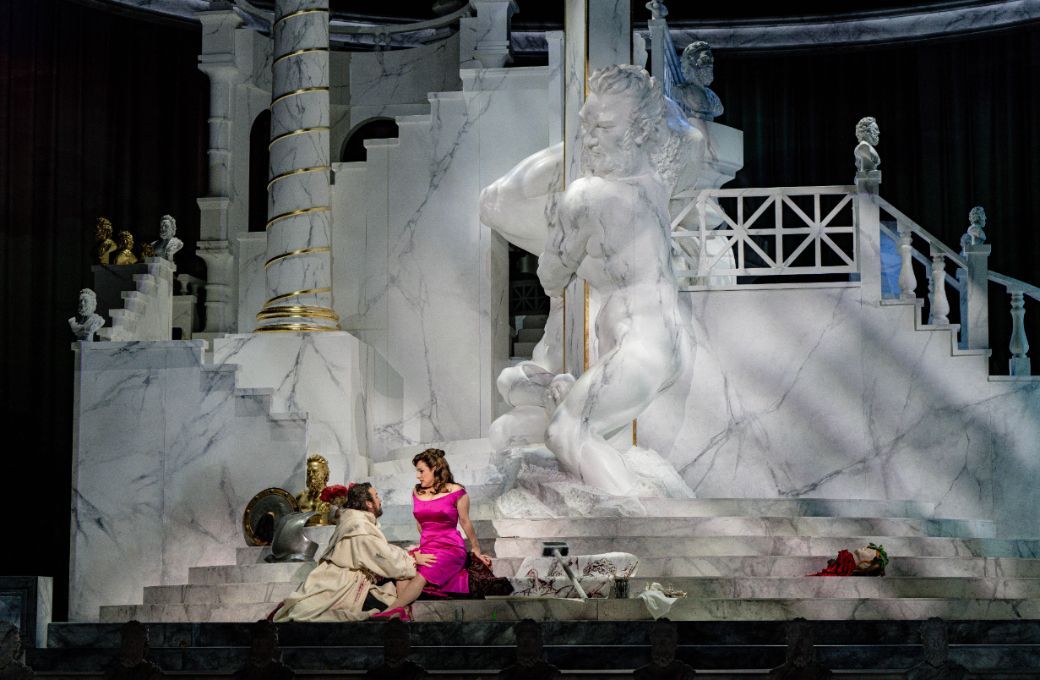 John Osborn (Benvenuto Cellini) and Ruth Iniesta (Teresa) &copy; Simon Van Rompay