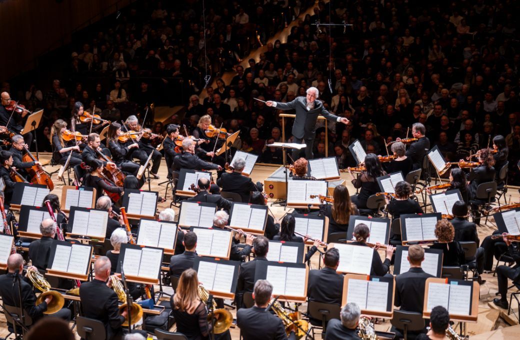 Manfred Honeck conducts the New York Philharmonic &copy; Chris Lee