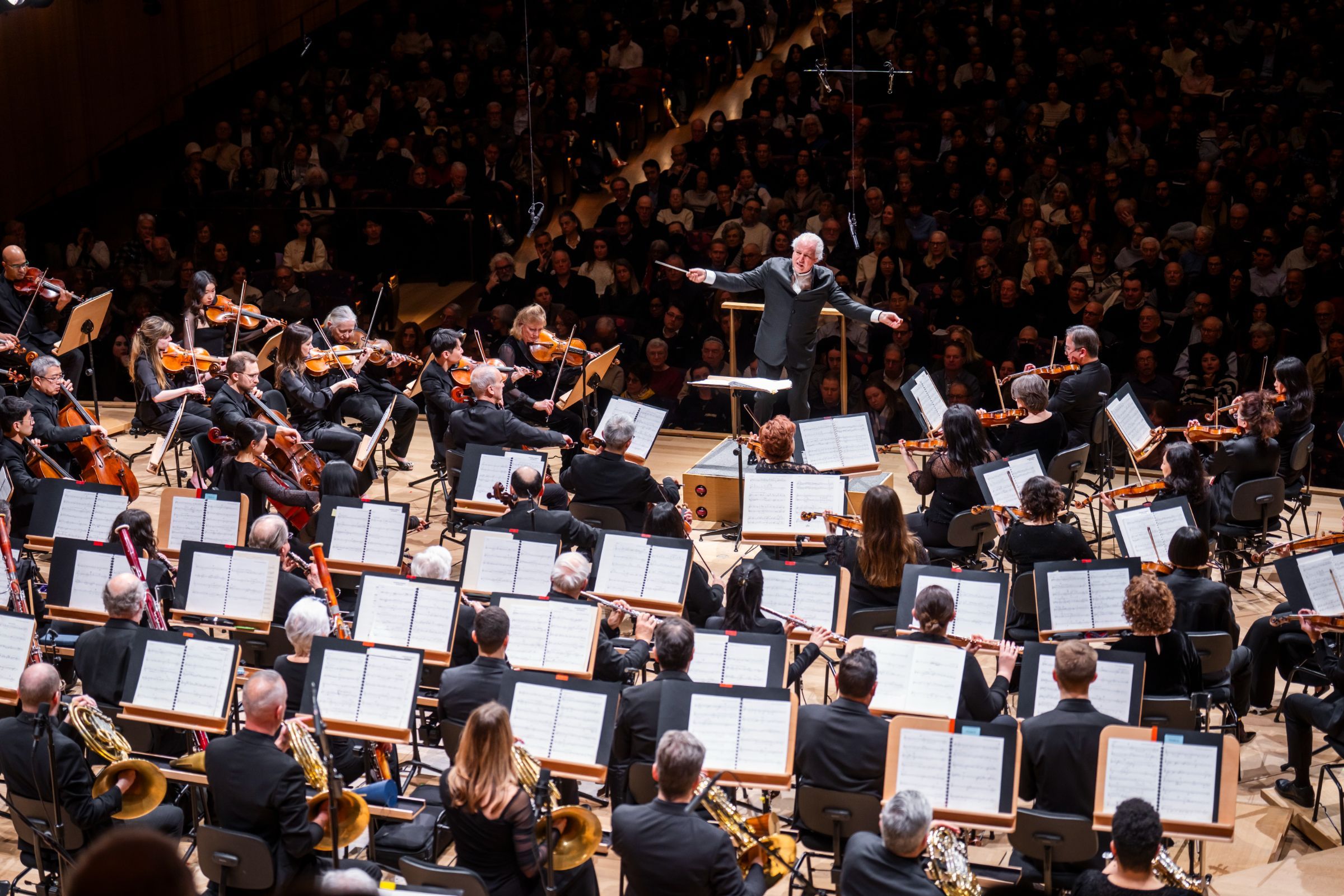 Manfred Honeck conducts the New York Philharmonic &copy; Chris Lee