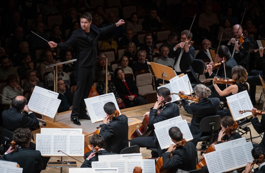 Krzysztof Urbański al frente de la Orquesta Nacional de Espa&ntilde;a &copy; Rafa Mart&iacute;n | OCNE
