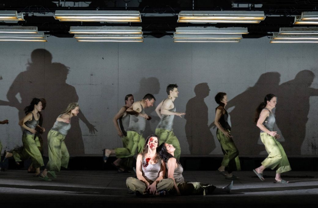 Ambur Braid (Katerina) and Susan Zarrabi (Sonyetka) &copy; Monika Rittershaus