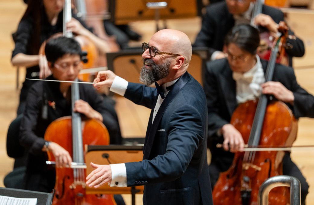 Pierre Bleuse conducts the Singapore Symphony Orchestra &copy; Yoricko Liu | Singapore Symphony Orchestra