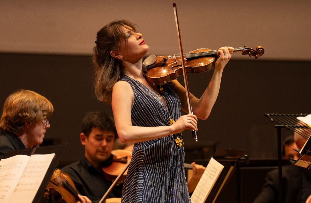 Lisa Batiashvili and the City of Birmingham Symphony Orchestra &copy; Andrew Fox