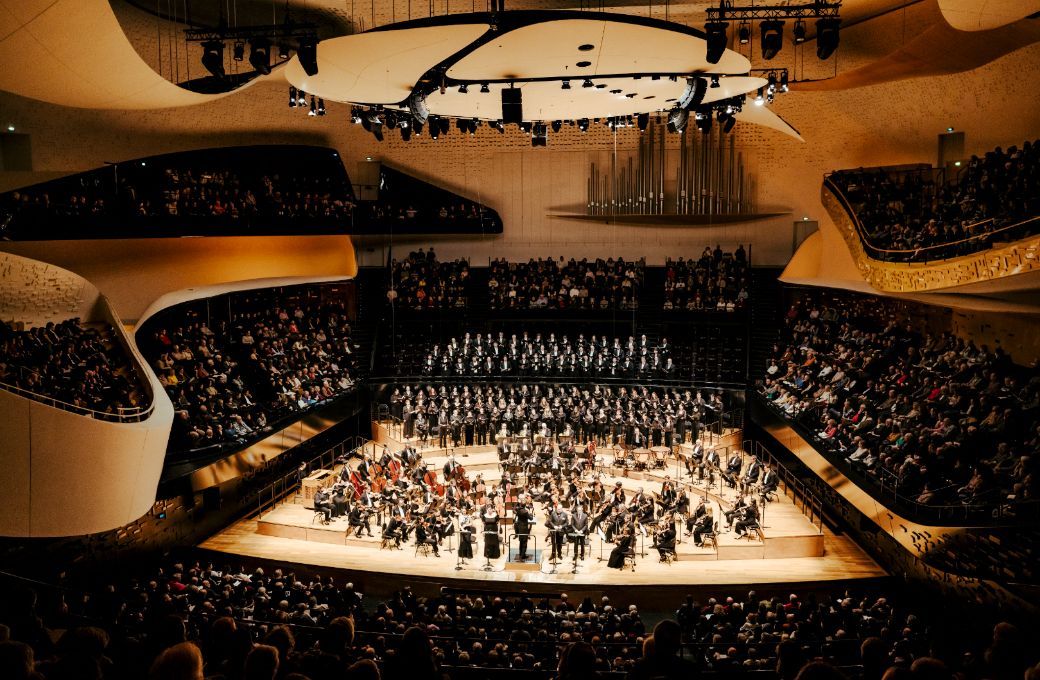 Klaus M&auml;kel&auml; dirige la <i>Missa solemnis</i> &agrave; la Philharmonie &copy; Mathias Benguigui
