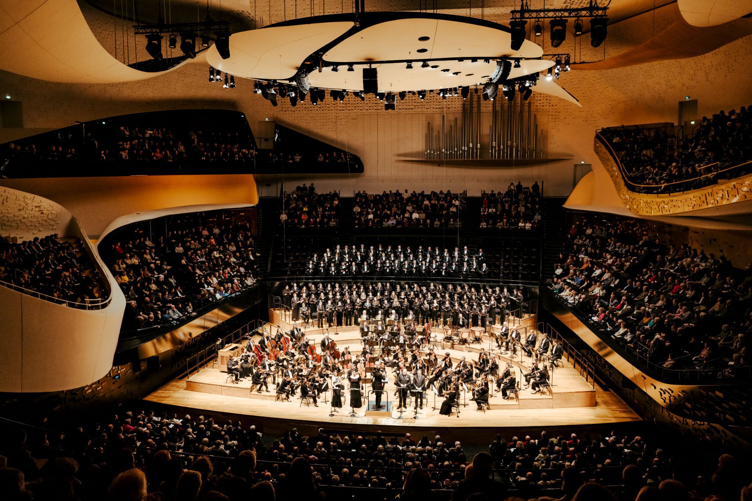 Klaus Mäkelä dirige la <i>Missa solemnis</i> à la Philharmonie &copy; Mathias Benguigui