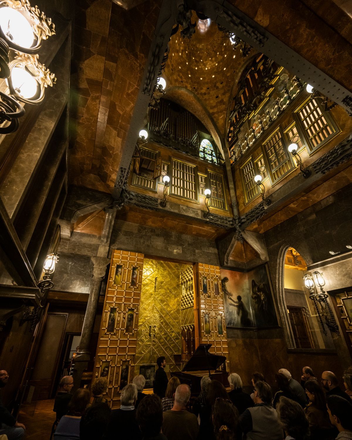 Palau Güell © May Circus