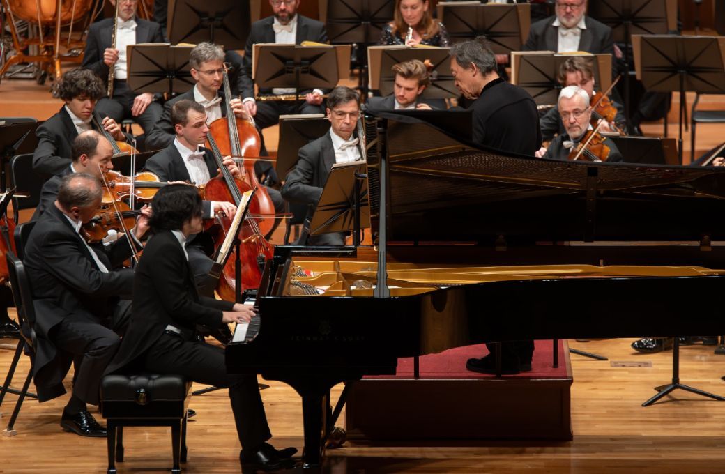 Yunchan Lim, Myung-whun Chung and the Staatskapelle Dresden &copy; Vincero | Won Hee Lee