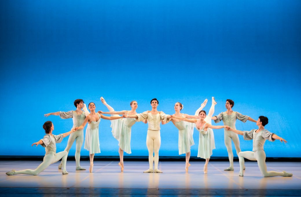 Paris Opera Junior Ballet in George Balanchine&rsquo;s <i>Allegro Brillante</i> &copy; Julien Benhamou