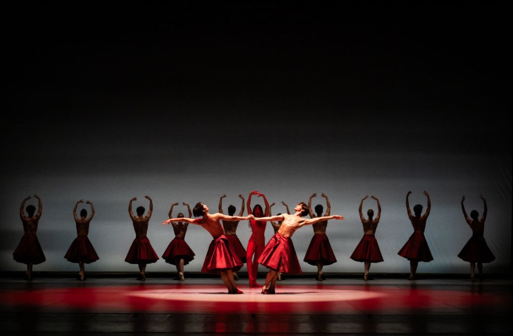 Paris Opera Junior Ballet in Annabelle Lopez Ochoa&rsquo;s <i>Requiem for a rose</i> &copy; Julien Benhamou