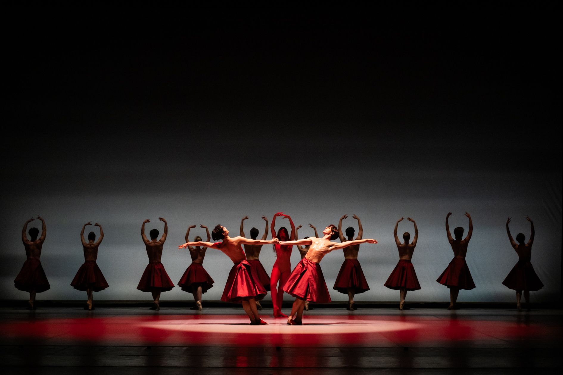 Paris Opera Junior Ballet in Annabelle Lopez Ochoa’s <i>Requiem for a rose</i> &copy; Julien Benhamou