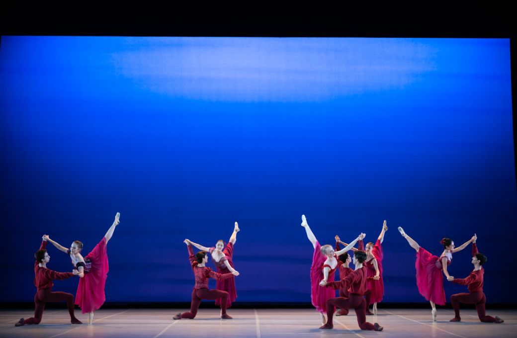 Paris Opera Junior Ballet in Jos&eacute; Carlos Mart&iacute;nez&rsquo; <i>Mi Favourita</i> &copy; Julien Benhamou