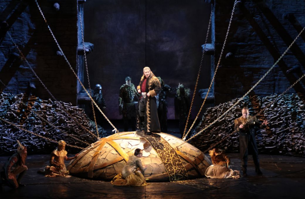 G&uuml;nther Groissb&ouml;ck (Hagen) and Russell Braun (G&uuml;nther) &copy; Brescia e Amisano | Teatro alla Scala
