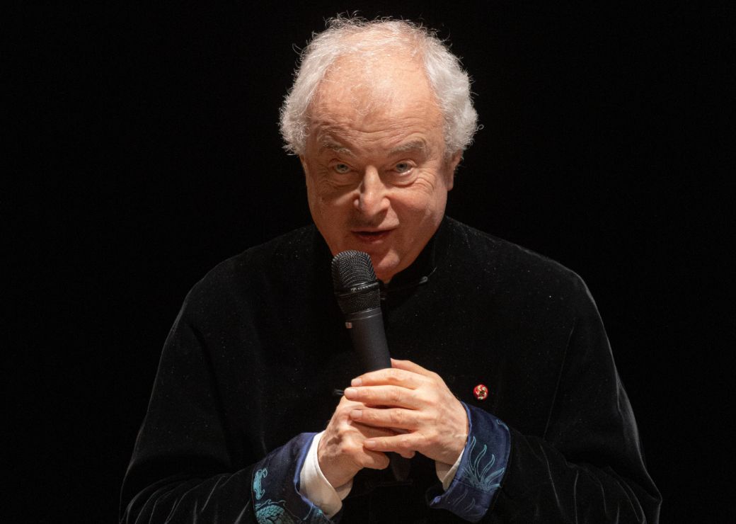 Andr&aacute;s Schiff au micro face au public toulousain &copy; William Wartel
