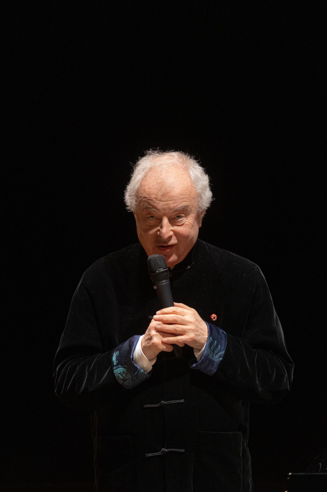 András Schiff au micro face au public toulousain &copy; William Wartel