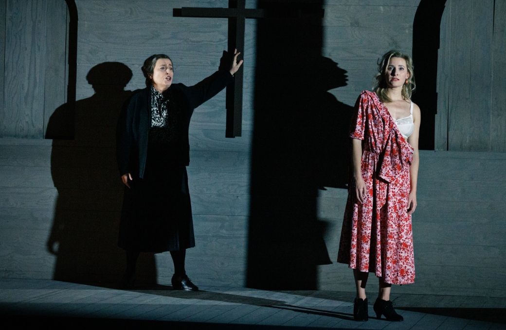 Barbara Dobrzanska (Bess' Mutter) und Martha Eason (Bess McNeill) &copy; Felix Gr&uuml;nschlo&szlig;