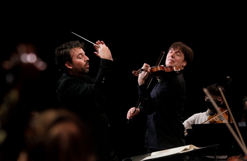 Gaffigan performs with Joshua Bell &copy; Nicolas Brodard