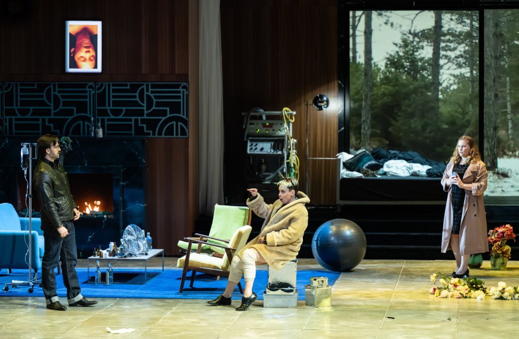 Florian Panzieri (Janek), Aušrinė Stundytė (Emilia Marty), Marie-Andrée Bouchard-Lesieur (Kristina) &copy; Frédéric Iovino