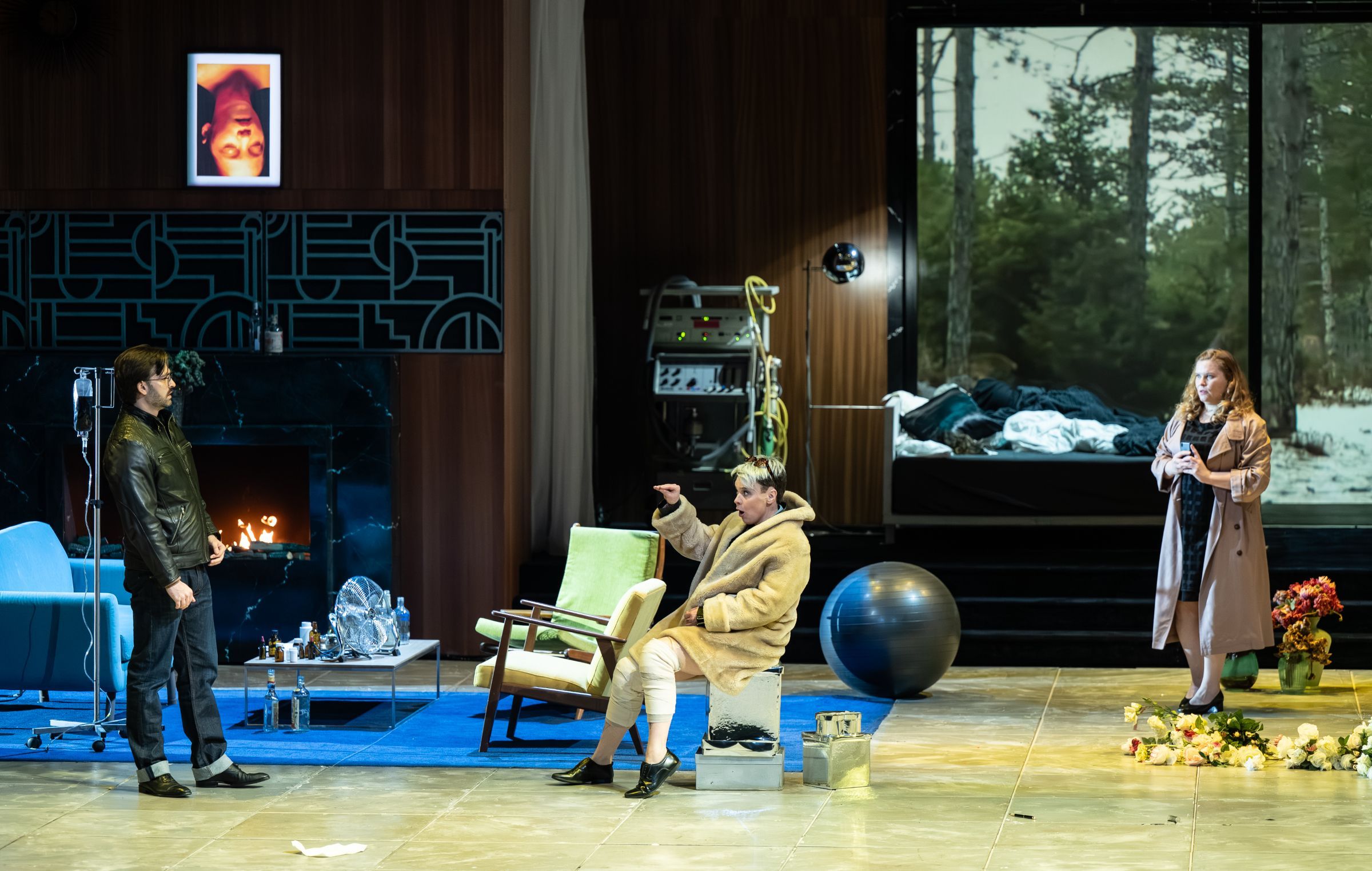 Florian Panzieri (Janek), Aušrinė Stundytė (Emilia Marty), Marie-Andrée Bouchard-Lesieur (Kristina) &copy; Frédéric Iovino