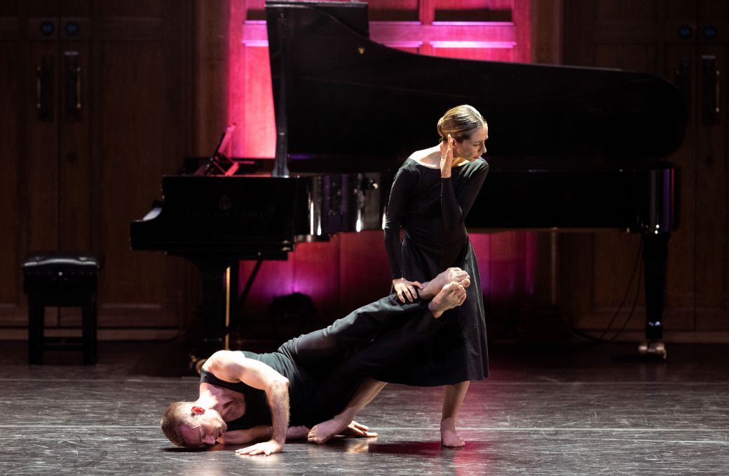 Amy Thake and Edd Mitton in Robert Cohan's <i>Lacrymosa</i> &copy; Deborah Jaffe