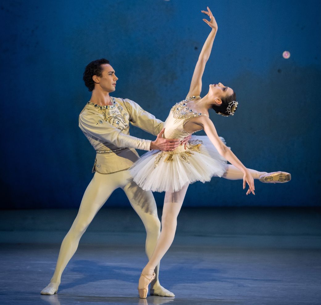 Laura Fernandez Gromova and Alessandro Frola in <i>Diamonds</i> © Wiener Staatsballett | Ashley Taylor