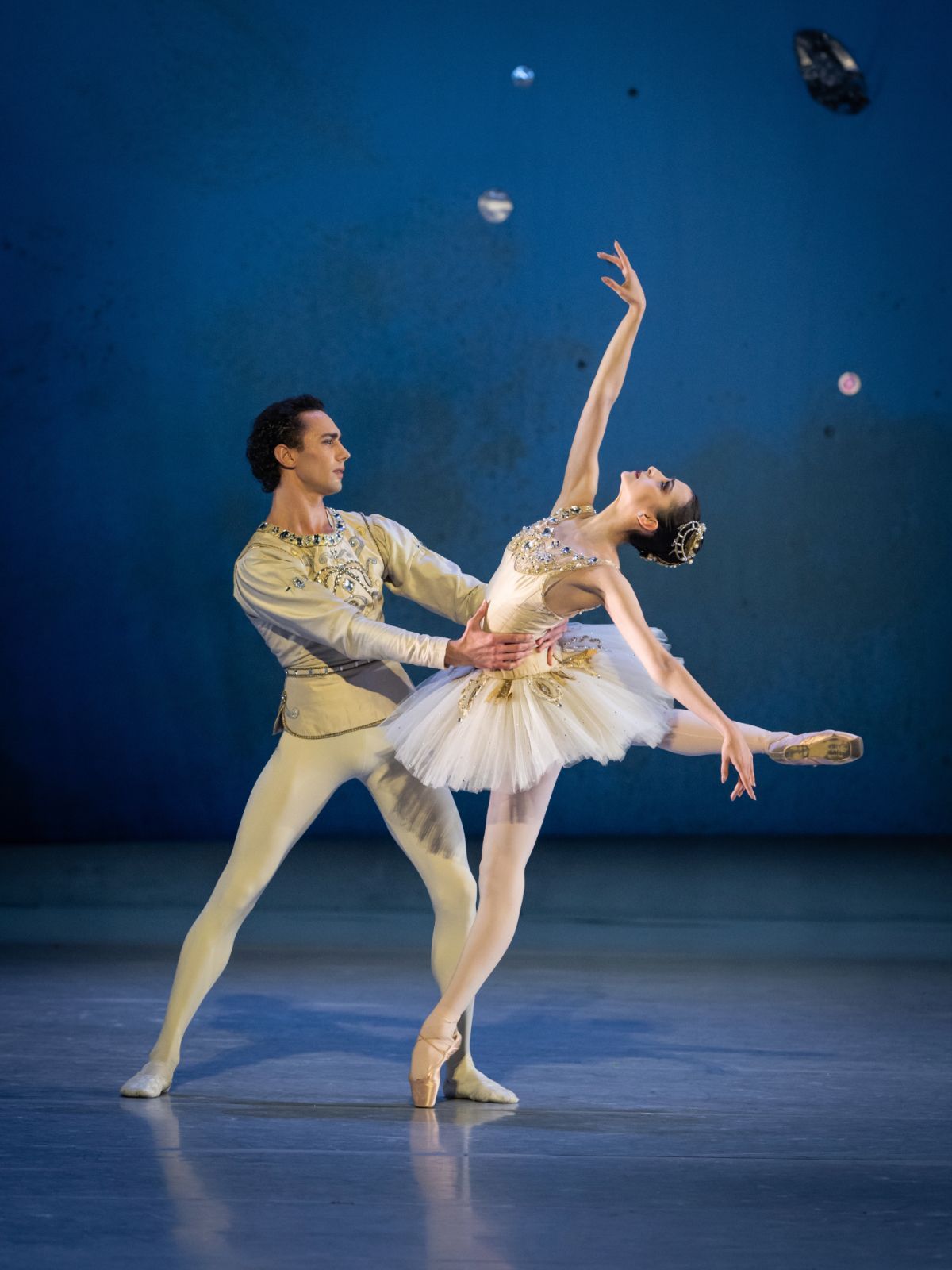 Laura Fernandez Gromova and Alessandro Frola in <i>Diamonds</i> © Wiener Staatsballett | Ashley Taylor