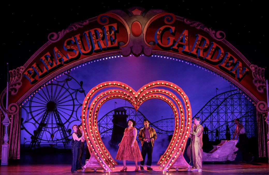 Taylor Raven (Dorabella) and Darwin Prakash (Guglielmo) &copy; James Glossop