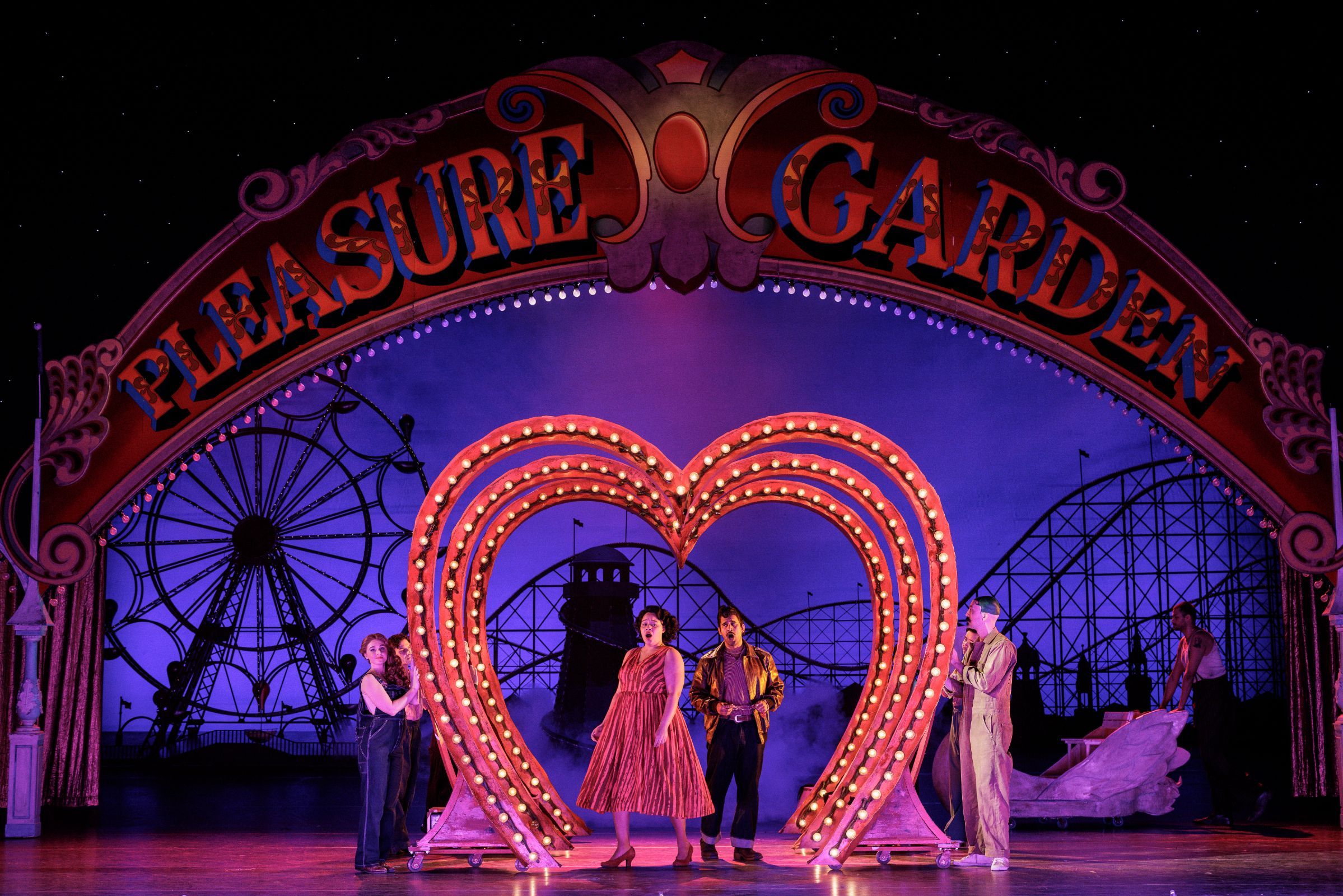 Taylor Raven (Dorabella) and Darwin Prakash (Guglielmo) &copy; James Glossop
