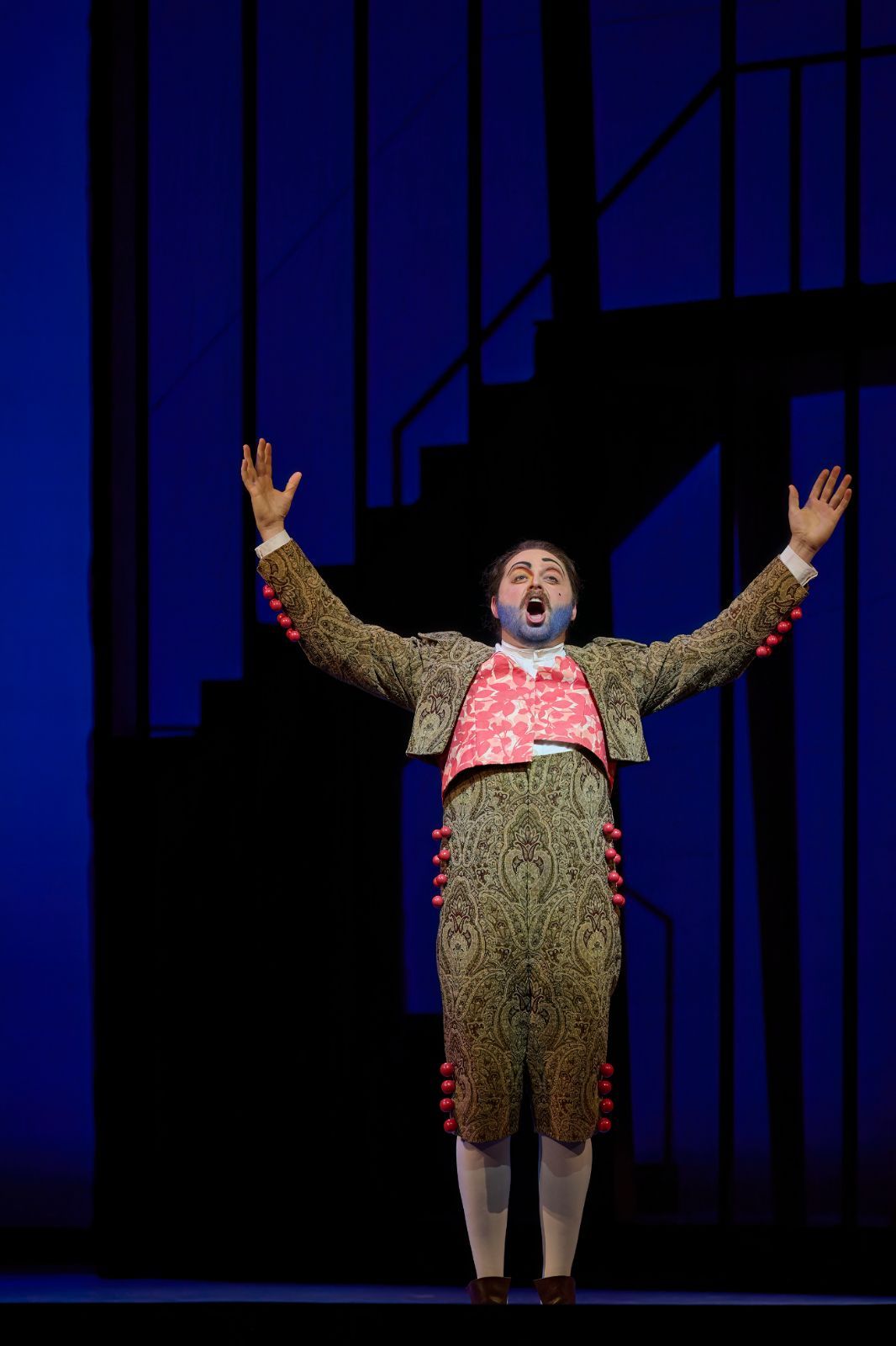 Luke Sutliff (Figaro) &copy; Michael Cooper