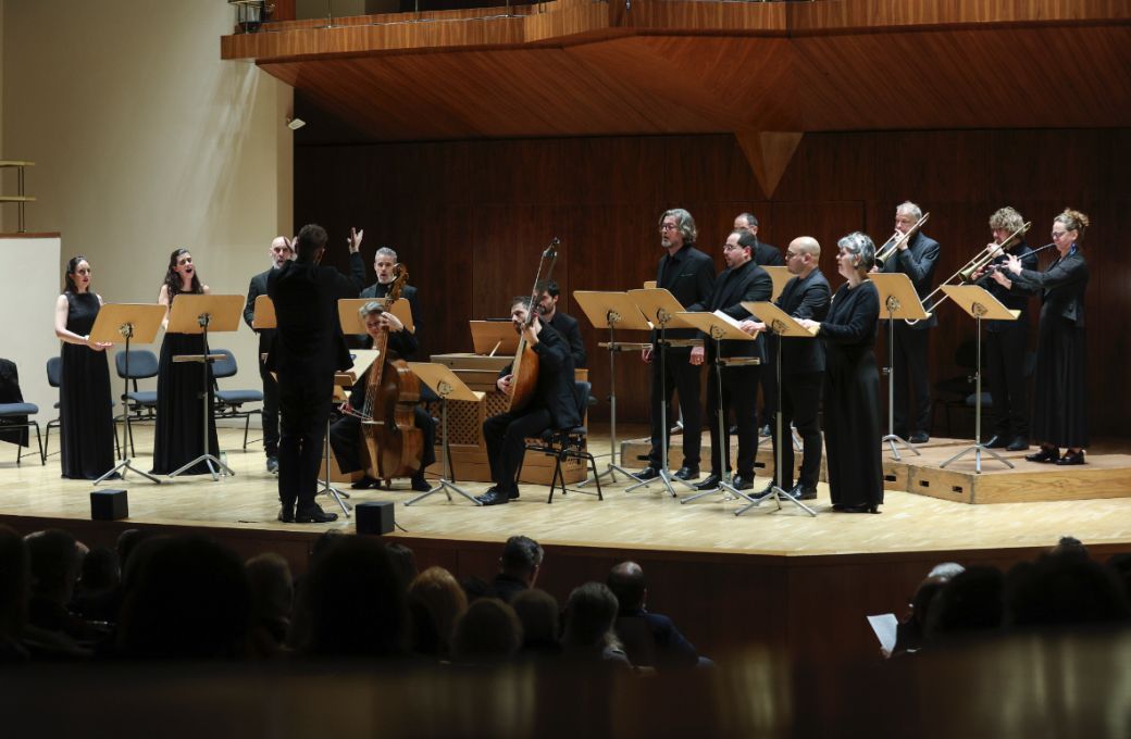 Albert Recasens al frente de La Grande Chapelle &copy; Elvira Meg&iacute;as | Centro Nacional de Difusi&oacute;n Musical (CNDM)