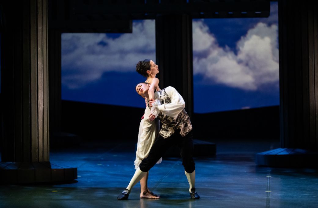 Hannah O'Neill et Guillaume Diop dans <i>Le Parc</i> © Julien Benhamou / Opéra national de Paris