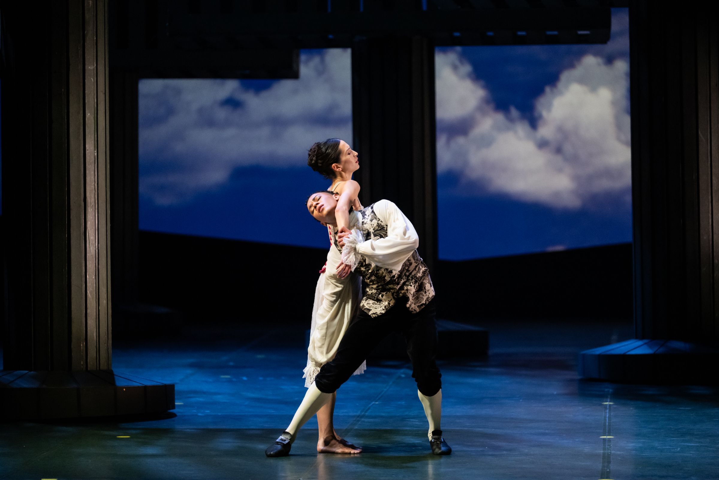 Hannah O'Neill et Guillaume Diop dans <i>Le Parc</i> © Julien Benhamou / Opéra national de Paris