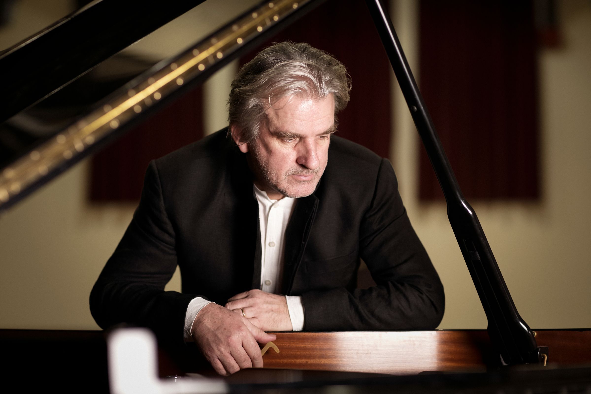 Barry Douglas © Benjamin Ealovega