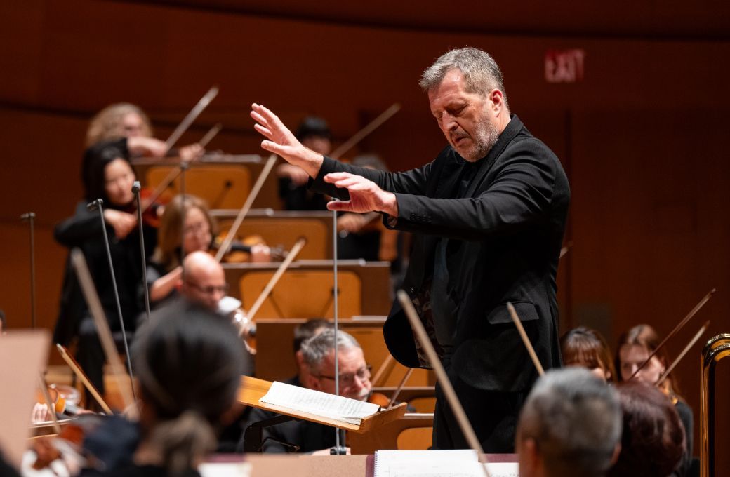 Thomas Ad&egrave;s conducts the Los Angeles Philharmonic &copy; Elizabeth Asher
