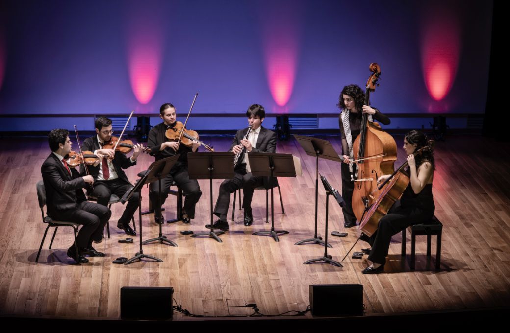El Ensemble Nasmé con Ibrahim Alshaikh en el clarinete © Live Music Valencia | Arxiu Palau de la Música