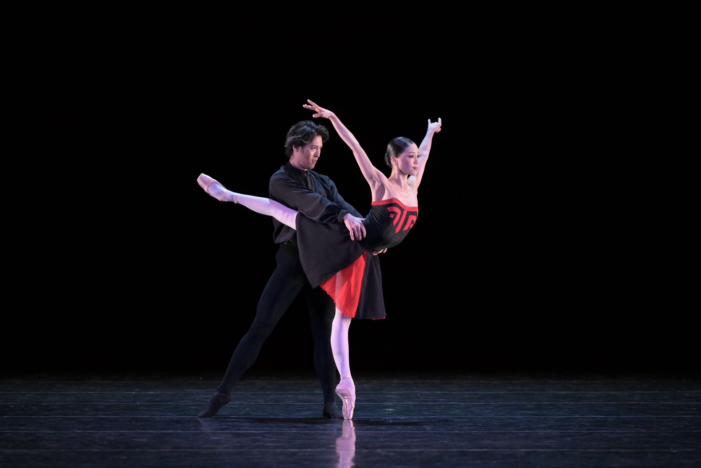 Ayako Ono and Yudai Fukuoka in Hans van Manen's <i>5 Tangos</i> © Takashi Shikama