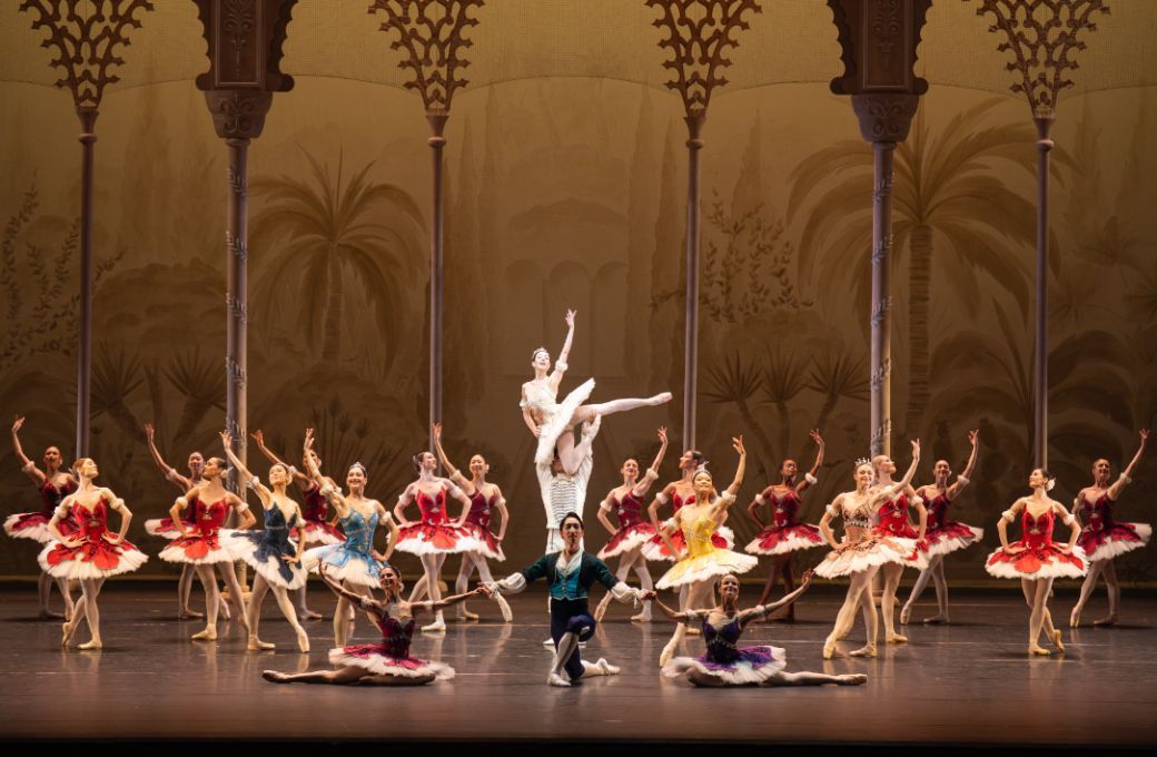 Maia Makhateli, Young Gyu Choi and ensemble in Rachel Beaujean's <i>Paquita</i> &copy; Altin Kaftira